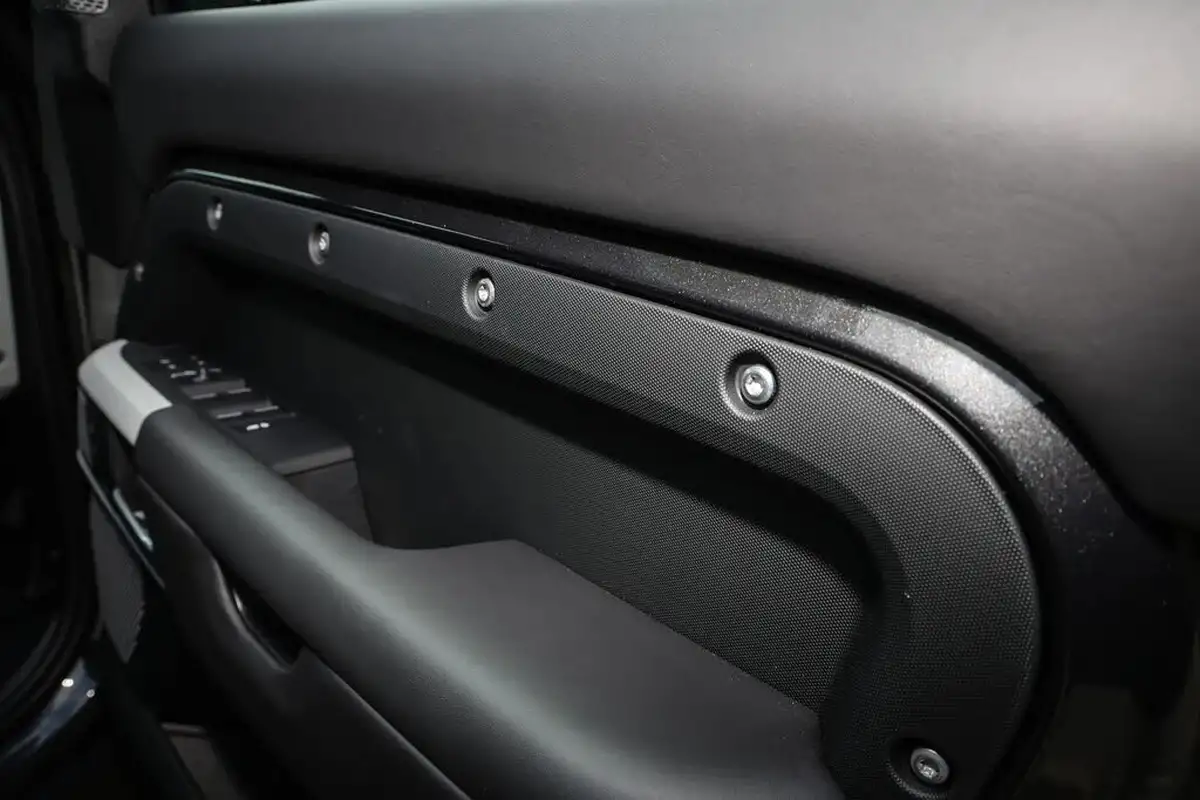 2024-land-rover-110-defender-30-d300-x-dynamic-hse-big-24