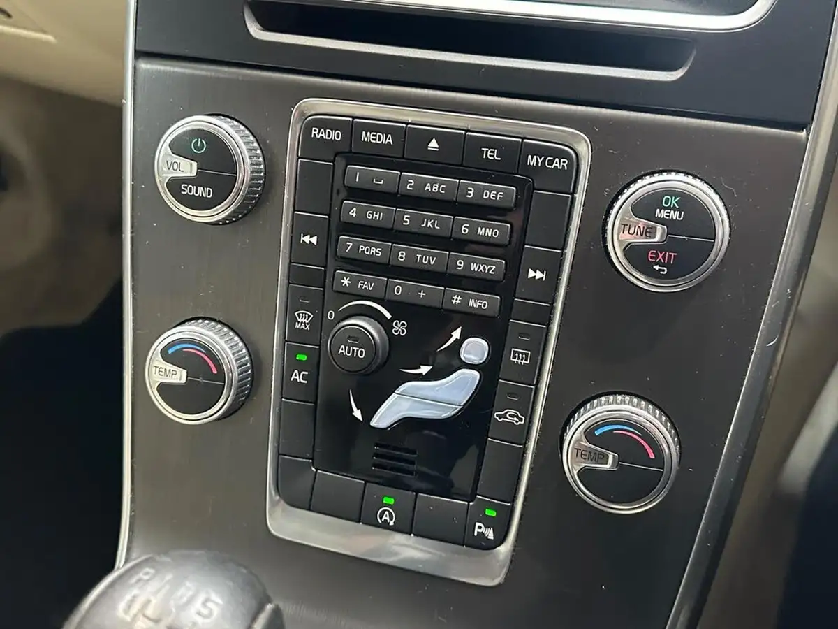 2014-volvo-v60-16td-d2-se-lux-big-22