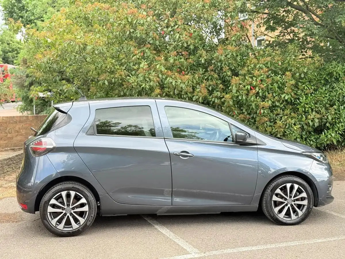 2021-renault-zoe-e-gt-line-big-1