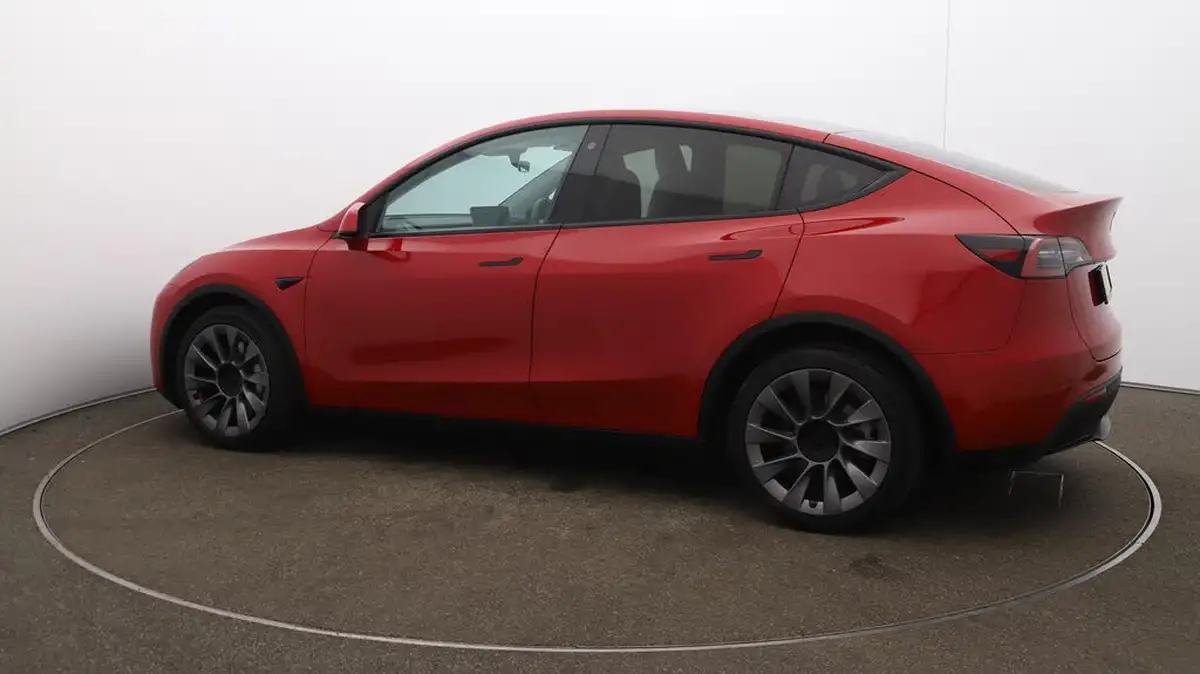2022-tesla-model-y-e-long-range-big-46