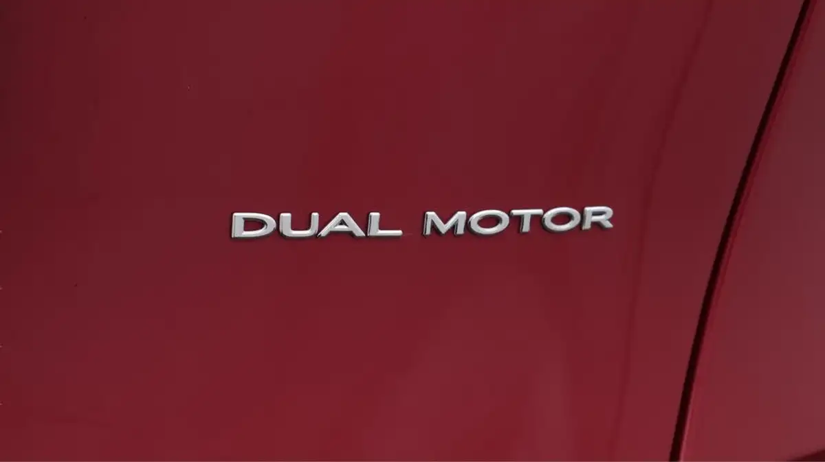 2022-tesla-model-y-e-long-range-big-22