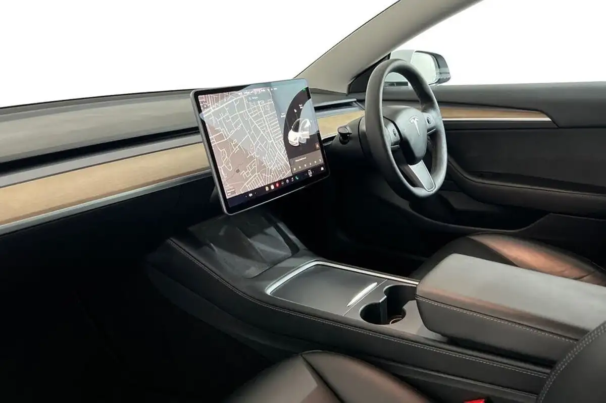 2021-tesla-model-3-e-long-range-awd-big-10
