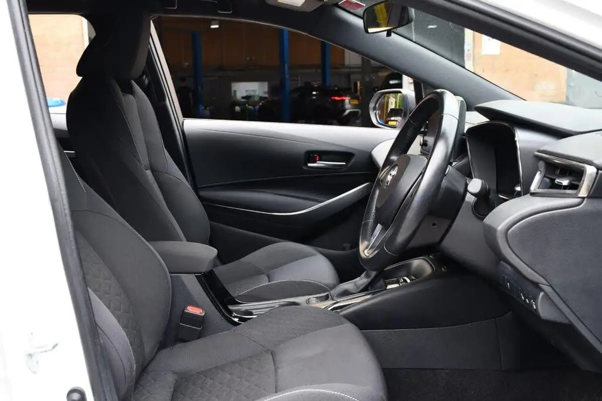 2020-toyota-corolla-18-vvt-i-icon-tech-spare-wheel-touring-sports-5d-big-15