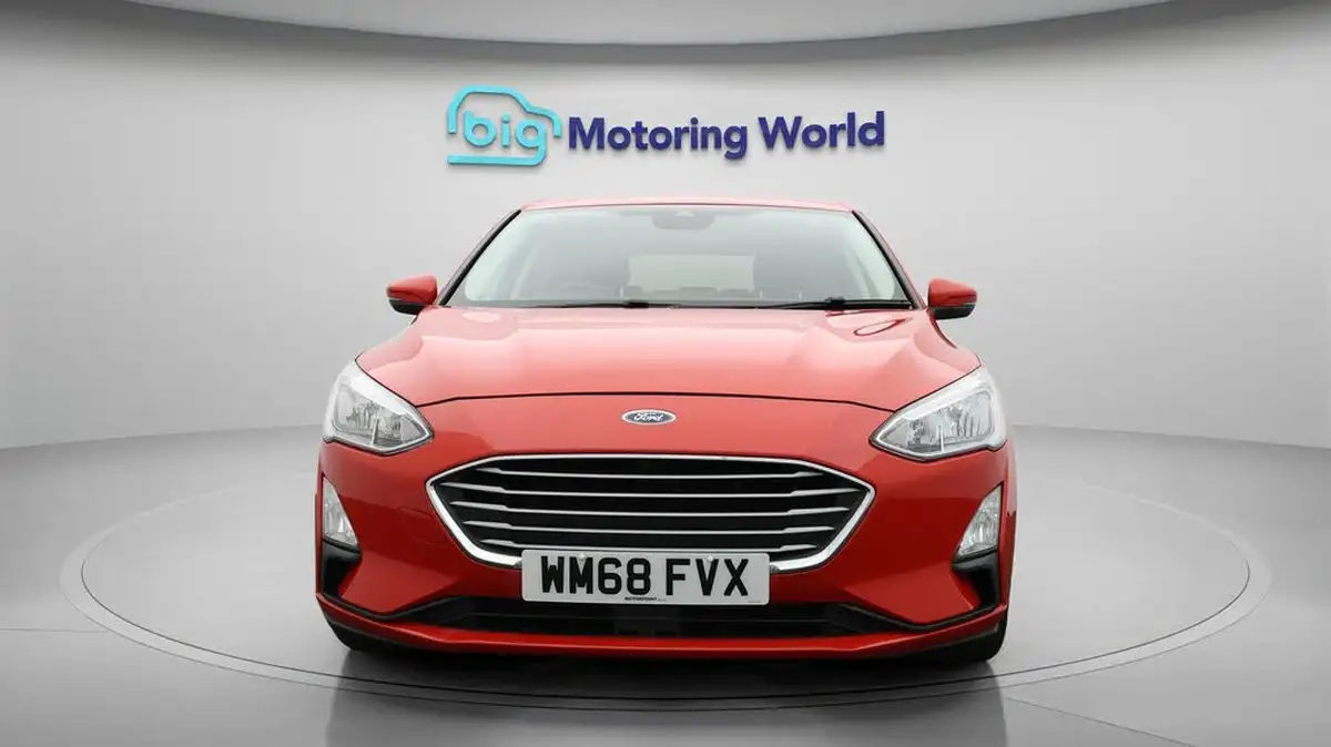 2018-ford-focus-10t-zetec-125ps-hatchback-big-2