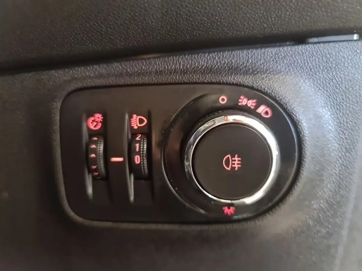 2018-vauxhall-corsavan-13td-startstop-ecoflex-l1h1-panel-big-18