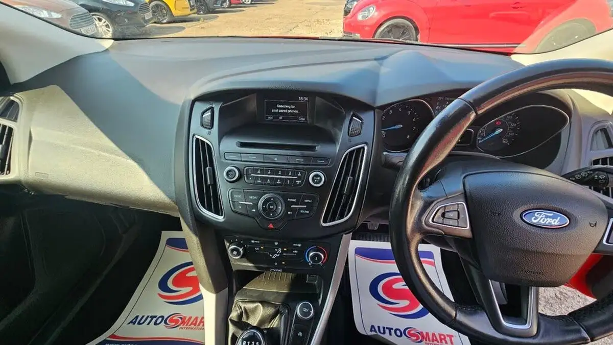 2015-ford-focus-10t-zetec-125ps-hatchback-big-28