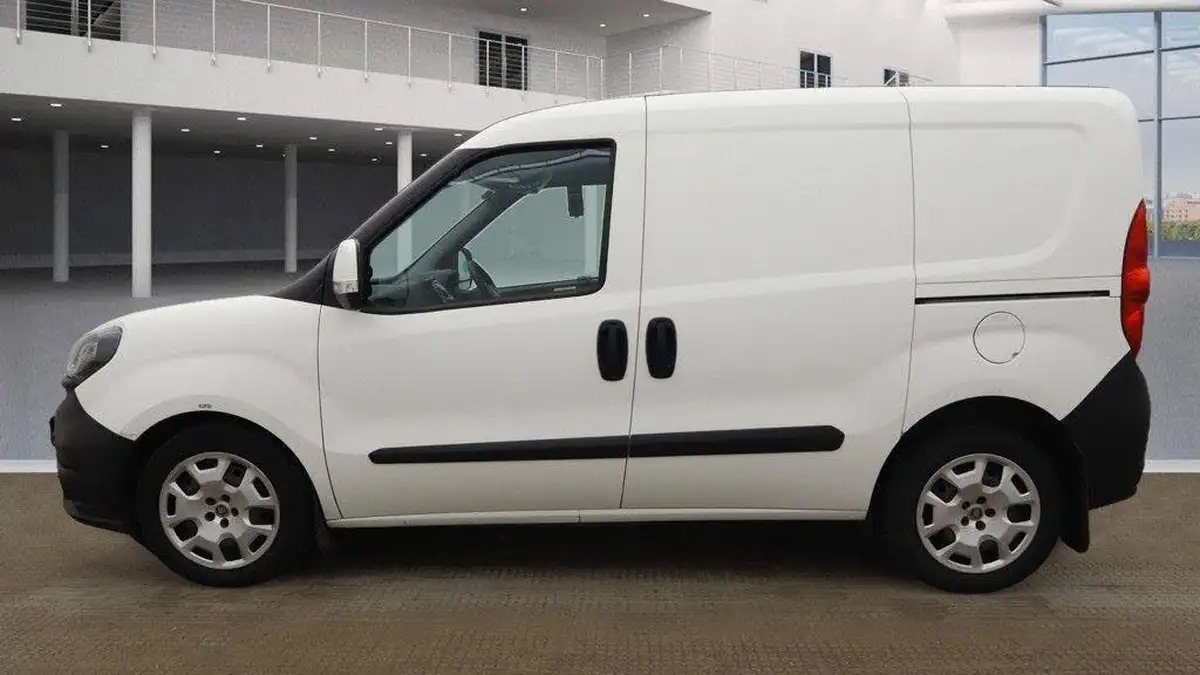 2021-fiat-doblo-cargo-16td-l1h1-sx-big-3