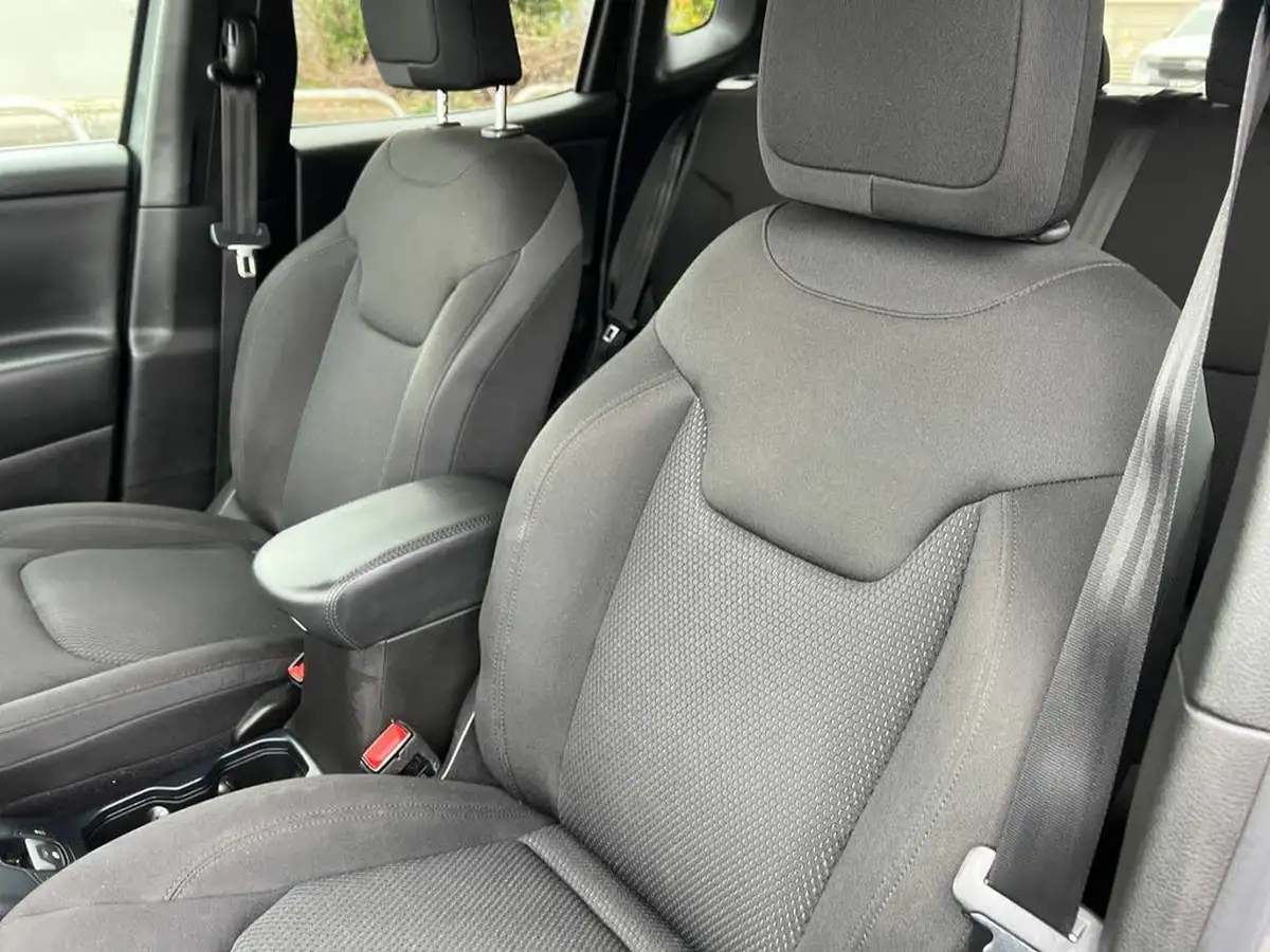 2020-jeep-renegade-10-gse-night-eagle-big-12