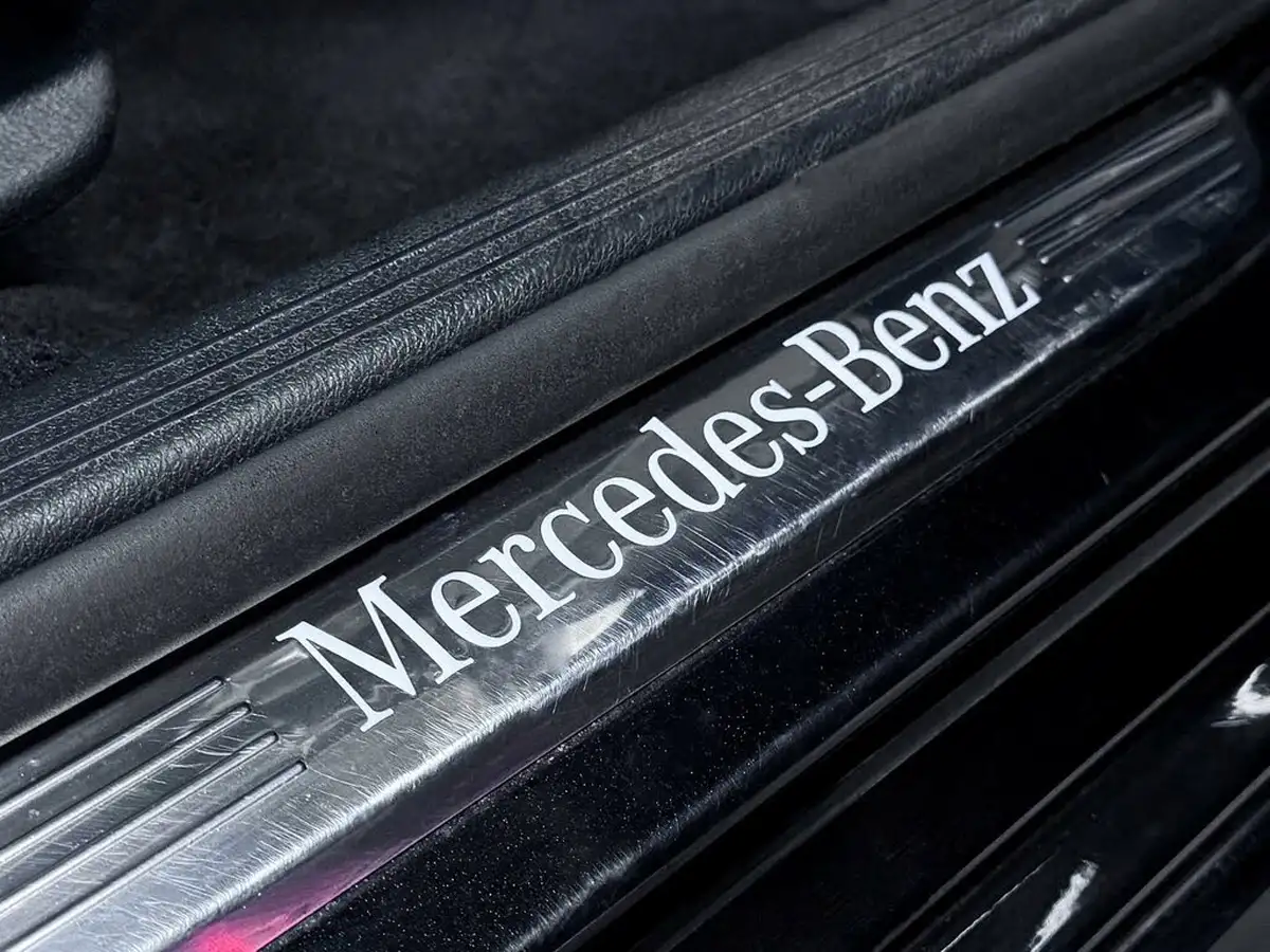 2020-mercedes-benz-e-class-20d-e300de-amg-line-eq-power-saloon-4d-big-15