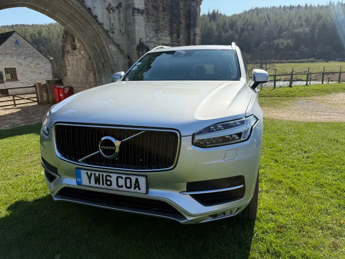 2016-volvo-xc90-20td-momentum-big-1