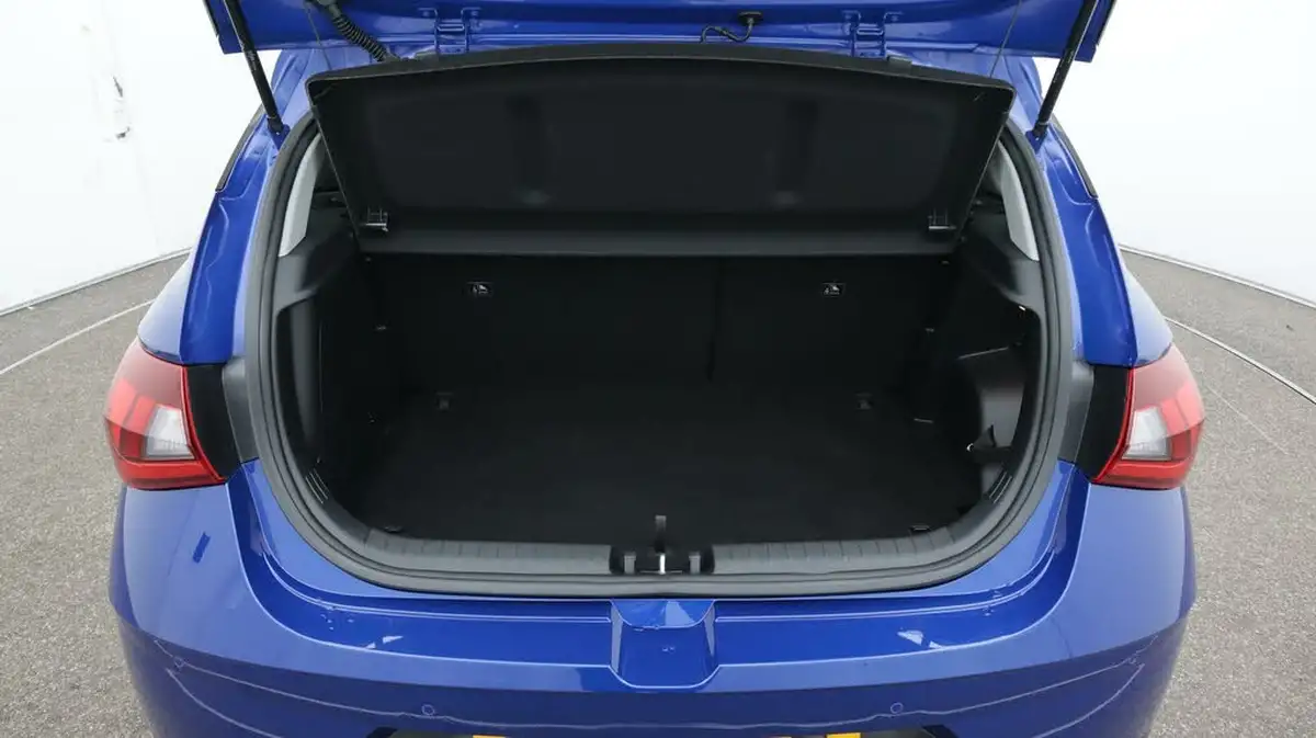 2023-hyundai-i20-10-t-gdi-premium-dct-big-17