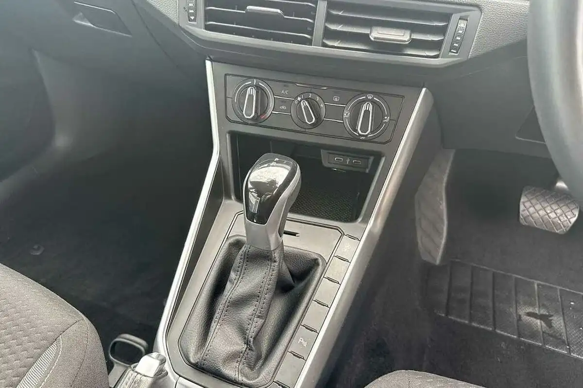 2022-volkswagen-polo-10-tsi-life-dsg-big-18