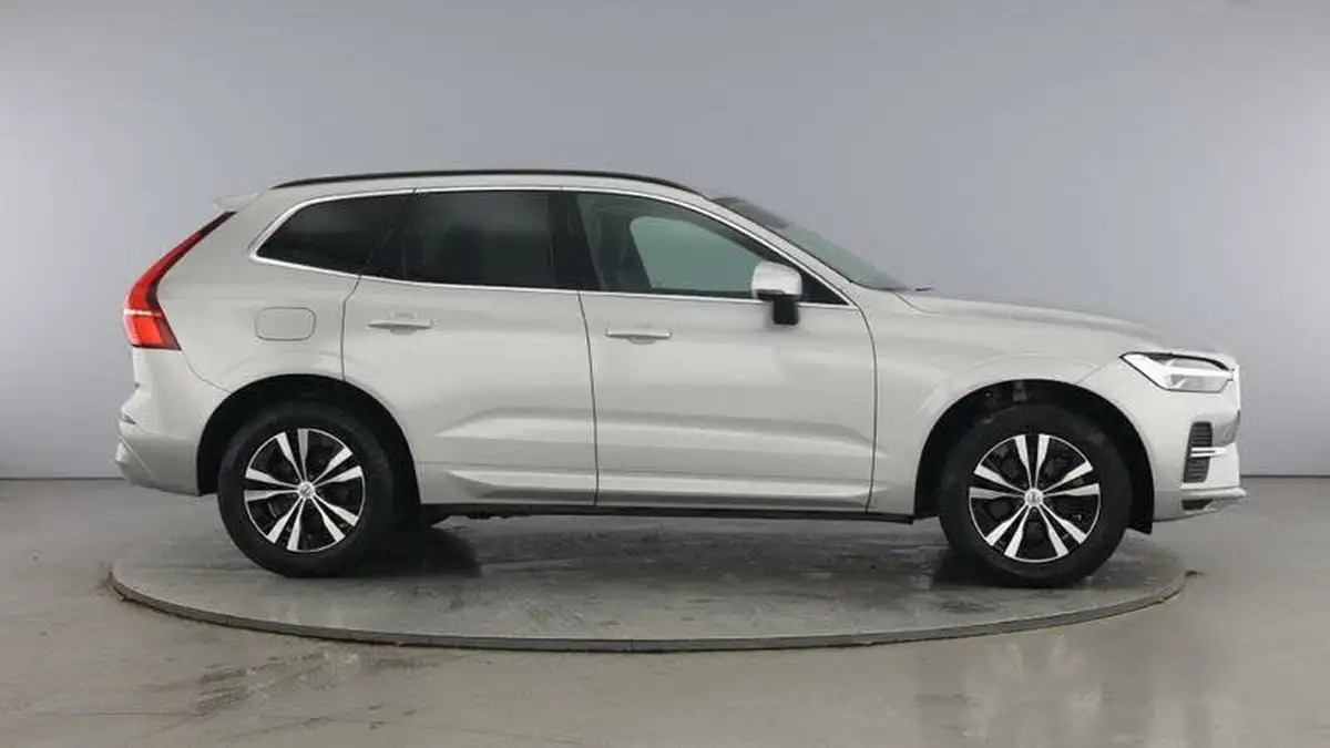 2021-volvo-xc60-20-b5-momentum-awd-big-3