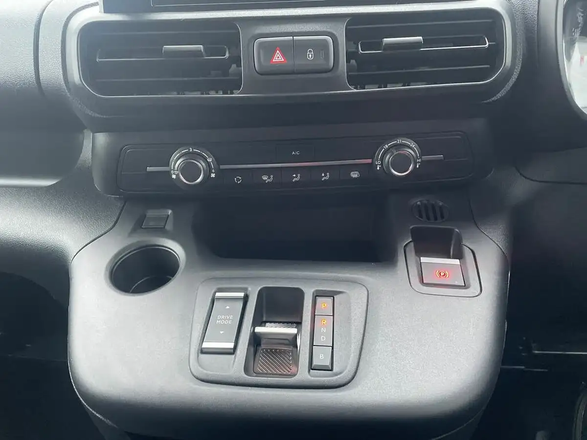 2025-vauxhall-combo-e-50kwh-prime-2300-l1h1-panel-big-20