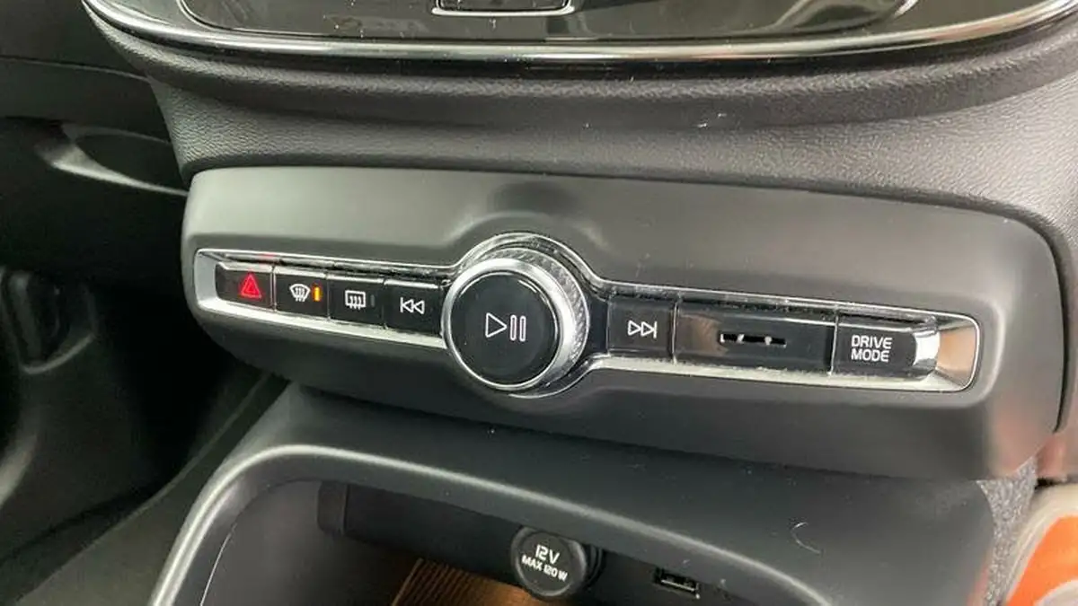2021-volvo-xc40-20-b4-inscription-194bhp-auto-big-24