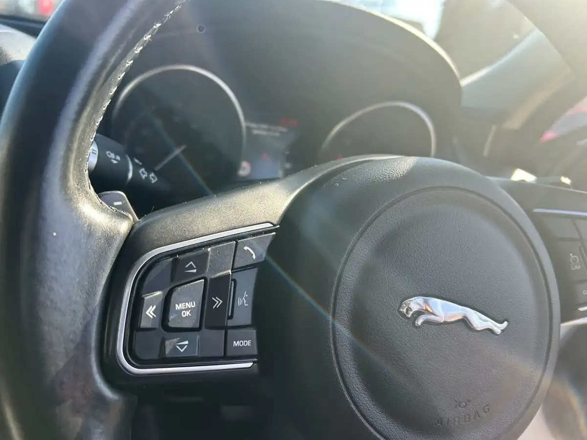2015-jaguar-xe-20td-portfolio-180ps-auto-big-18