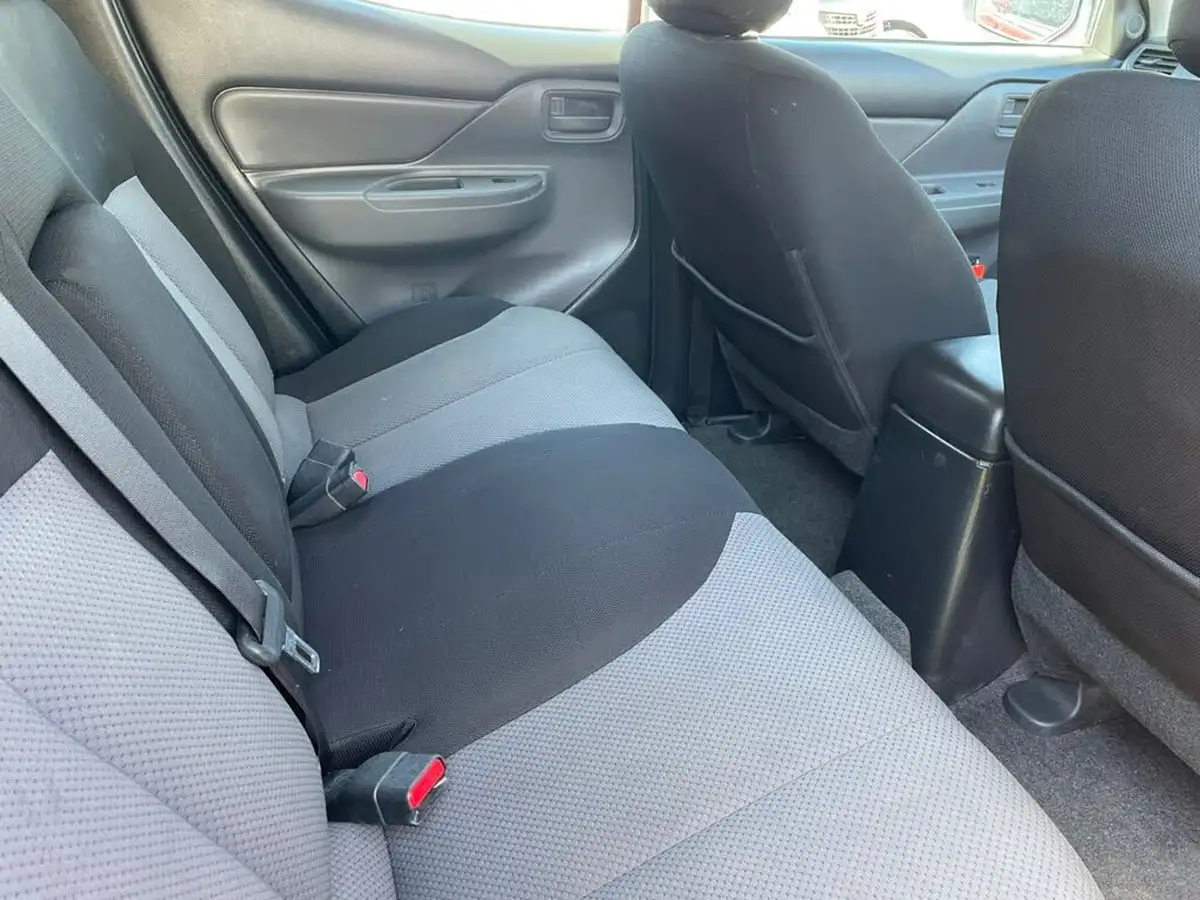 2018-mitsubishi-l200-24di-d-4life-eu6b-double-pickup-big-6