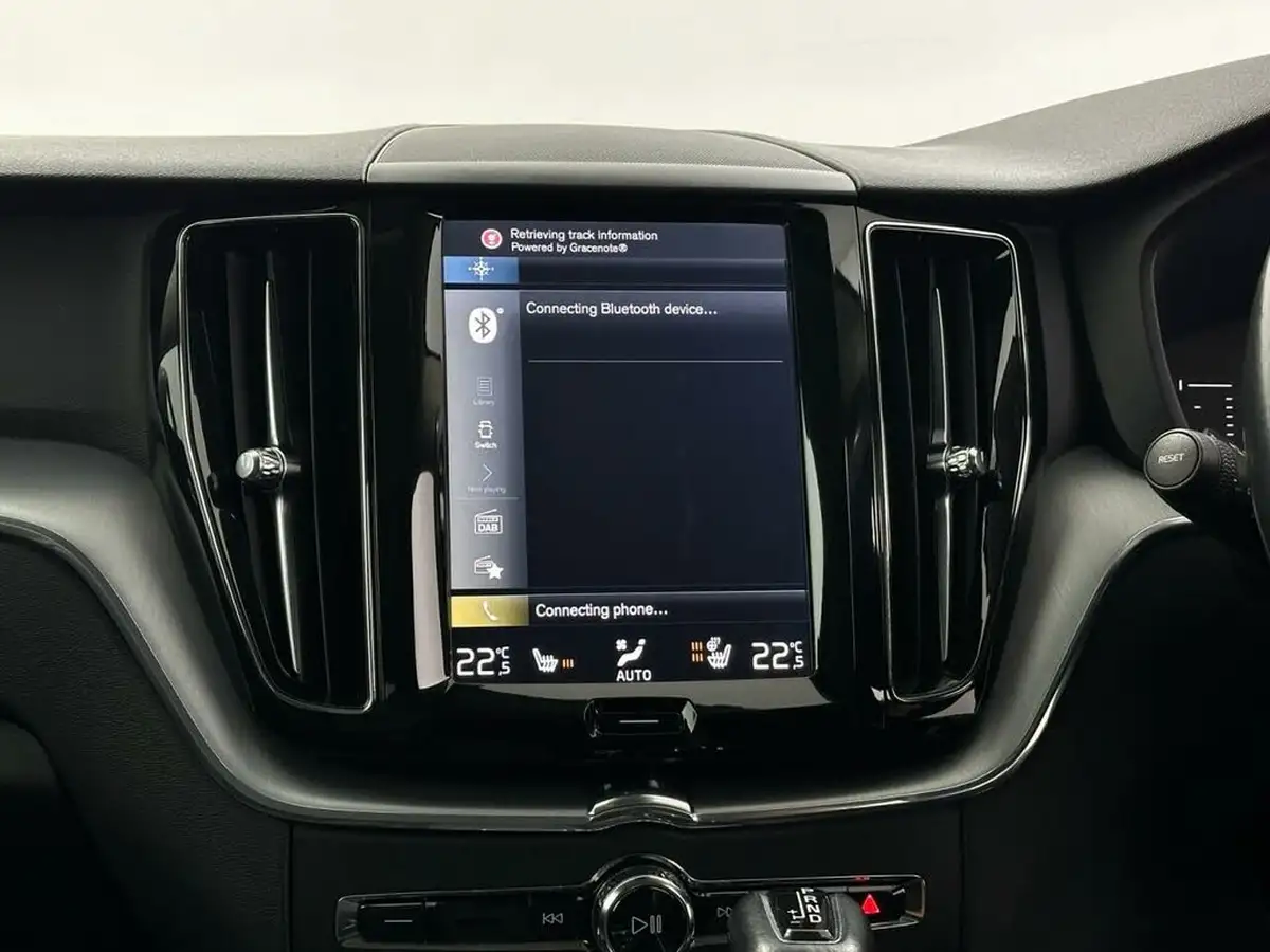 2017-volvo-xc60-20td-d4-momentum-pro-geartronic-big-21