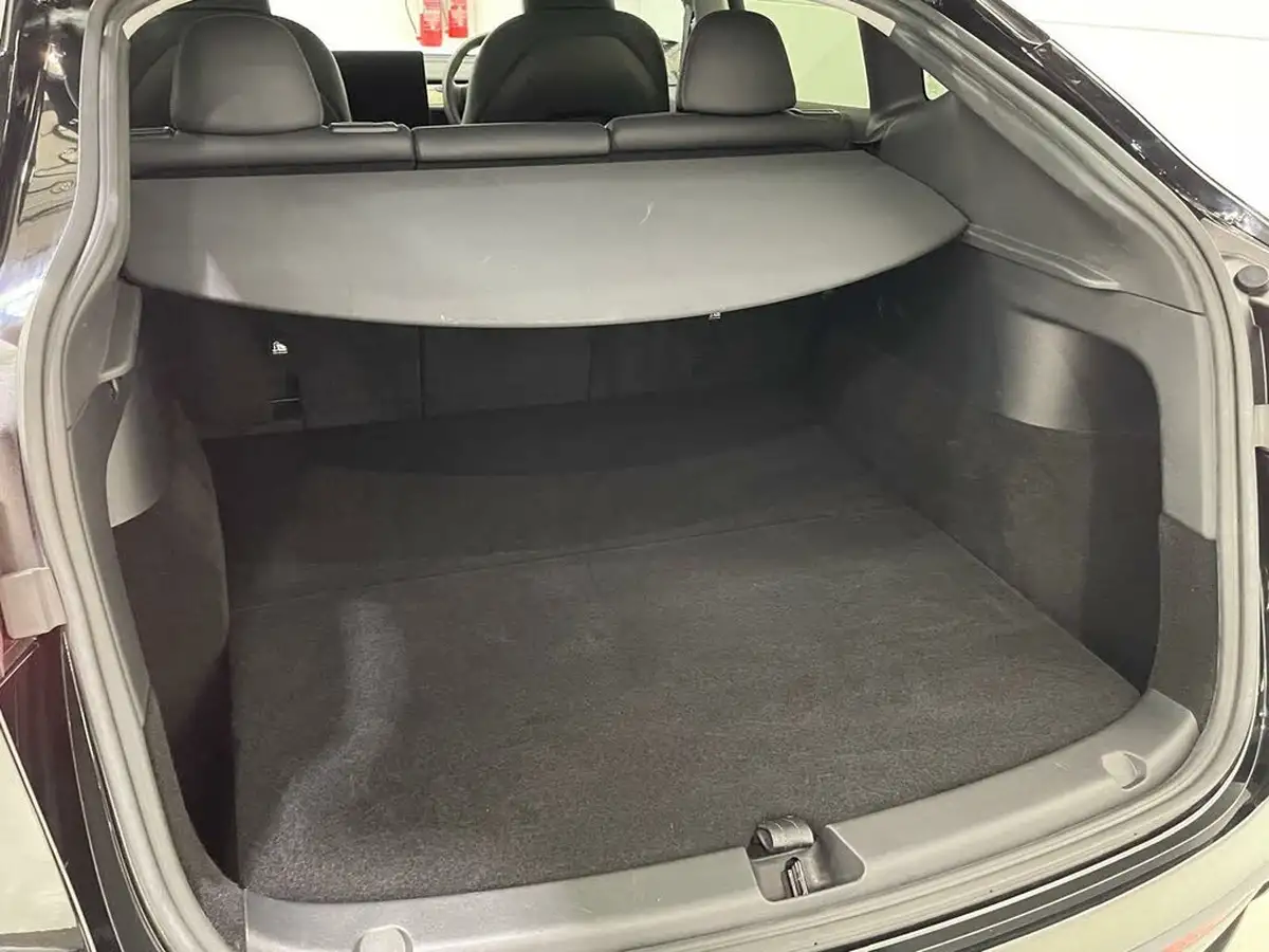 2023-tesla-model-y-e-performance-big-19