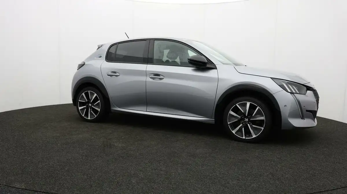 2021-peugeot-208-e-gt-premium-big-36