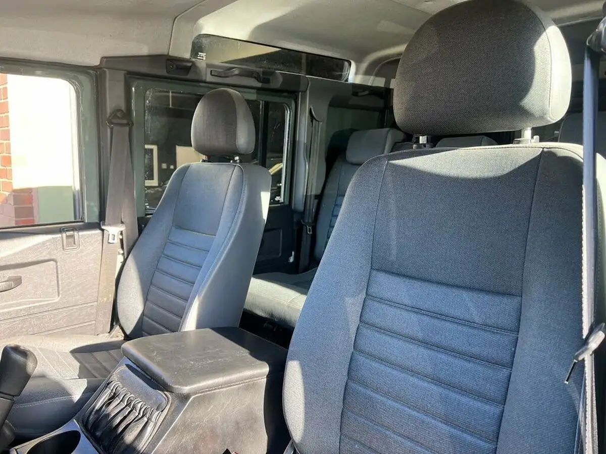 2012-land-rover-110-defender-22td-utility-station-wagon-5-drs-big-17