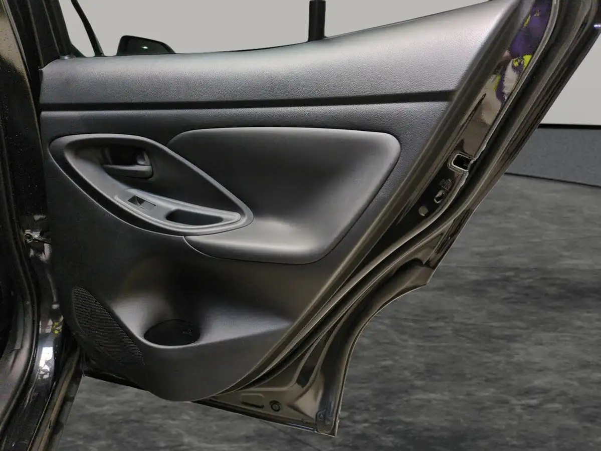 2024-toyota-yaris-cross-15-vvt-i-design-big-26