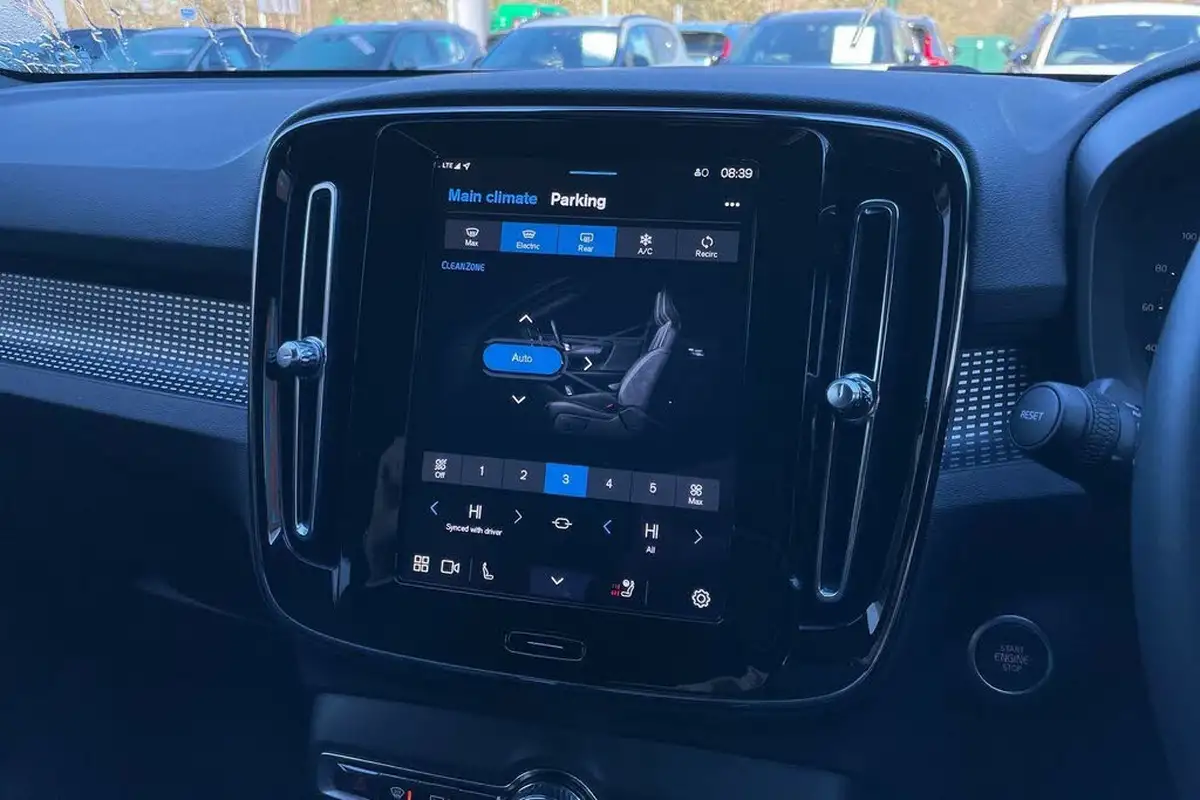 2024-volvo-xc40-20-b4-plus-big-37
