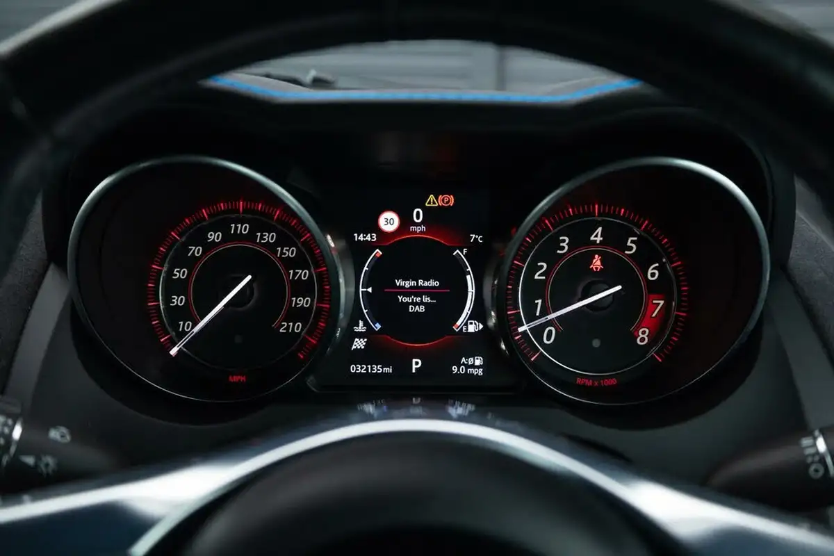 2017-jaguar-f-type-50-v8-sc-svr-awd-coupe-big-2
