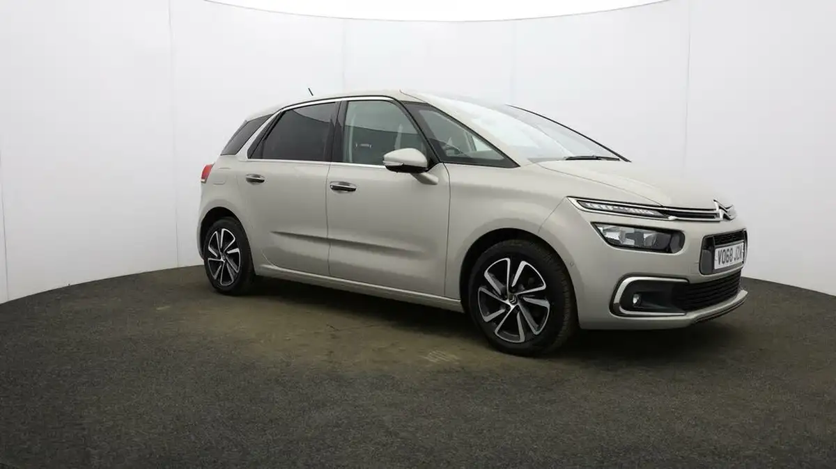 2018-citroen-c4-picasso-16bluehdi-flair-big-0