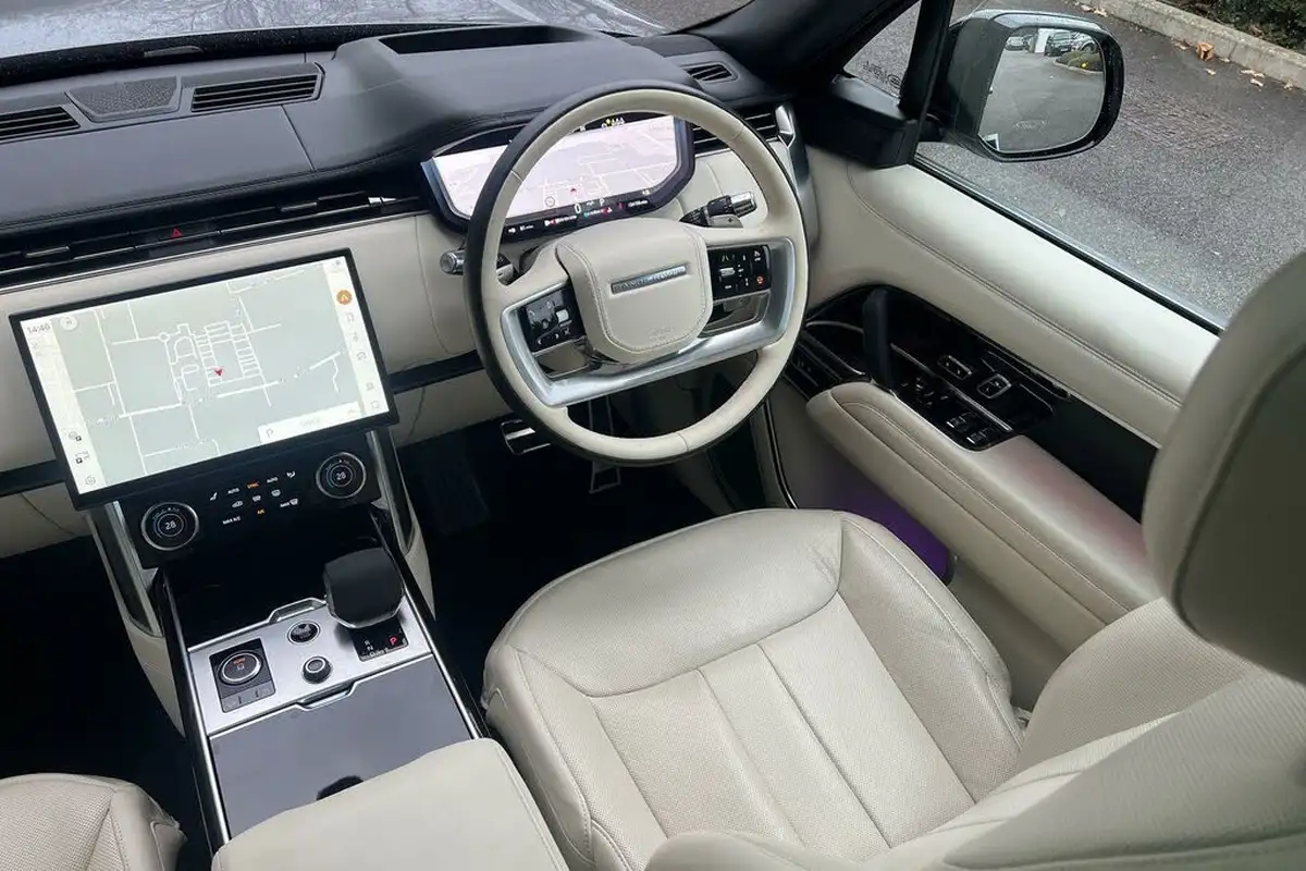 2022-land-rover-range-rover-30-p400-hse-big-31