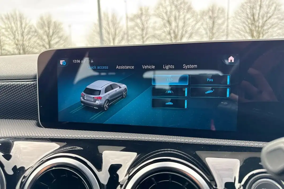 2019-mercedes-benz-a-class-15d-a180d-sport-executive-hatchback-5d-7g-dct-big-52