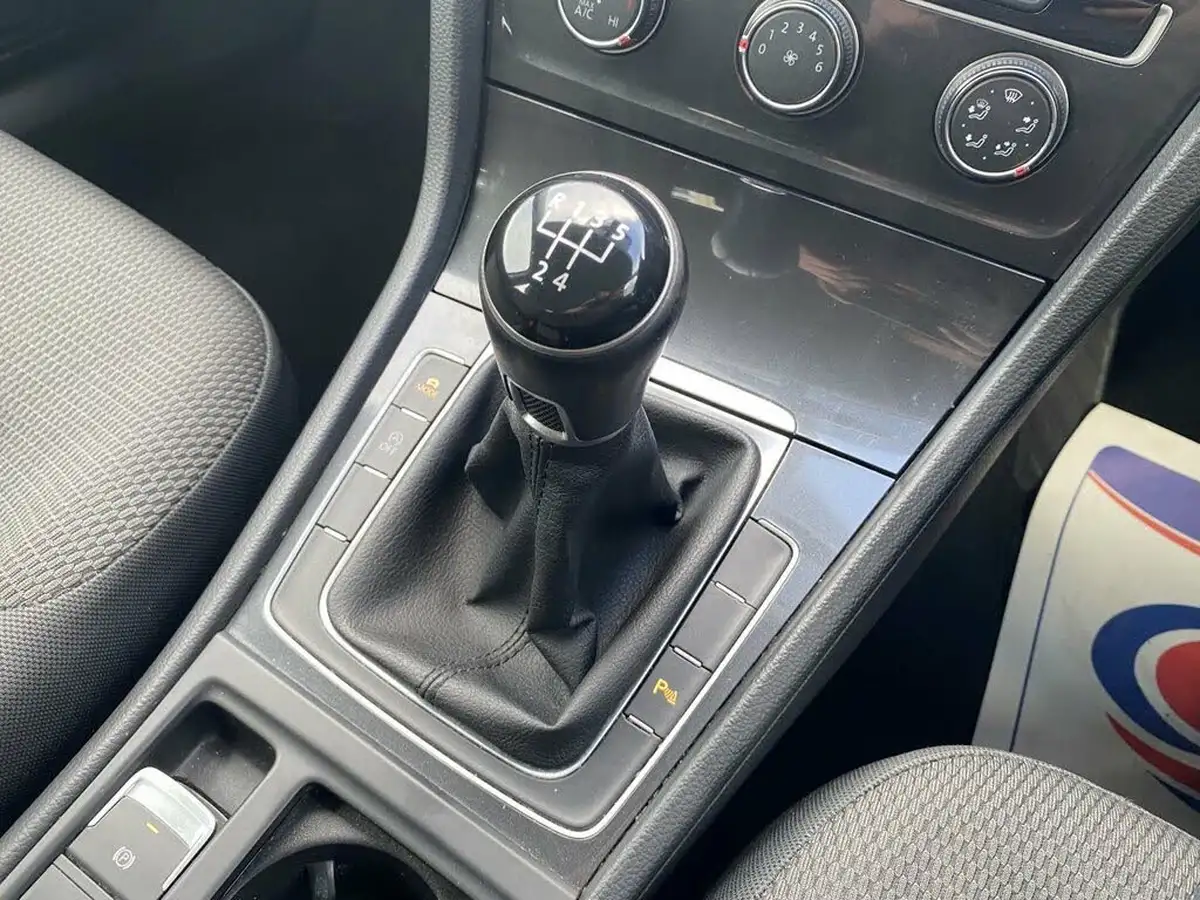 2018-volkswagen-golf-16tdi-se-nav-hatchback-5d-big-30