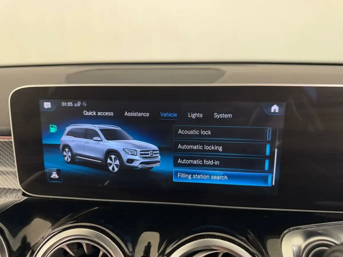 2020-mercedes-benz-glb-class-20d-glb220d-amg-line-premium-7-big-66