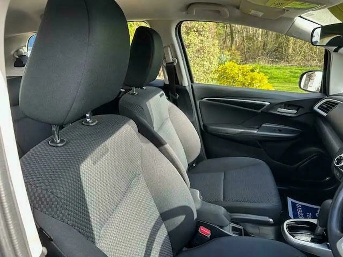 2018-honda-jazz-13-i-vtec-se-cvt-big-12