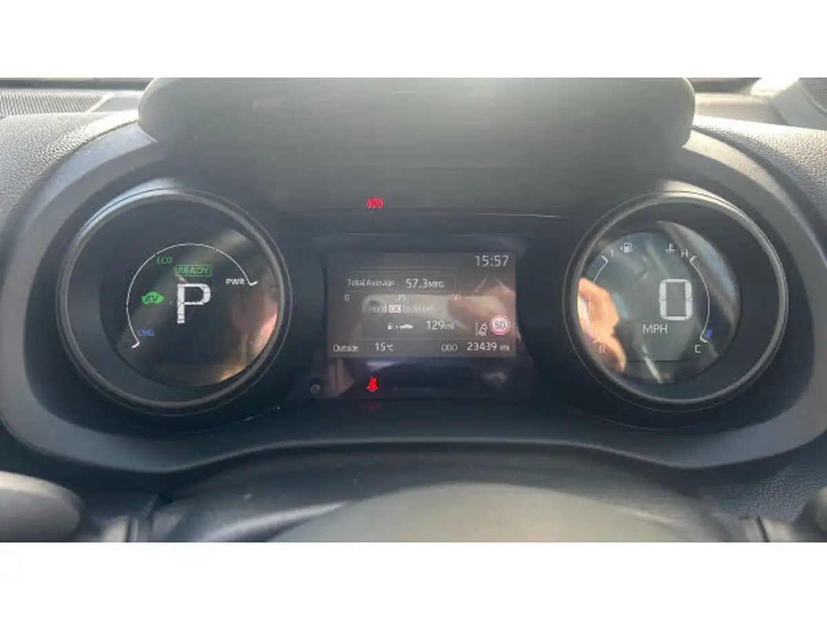 2023-toyota-yaris-cross-15-vvt-i-icon-big-8