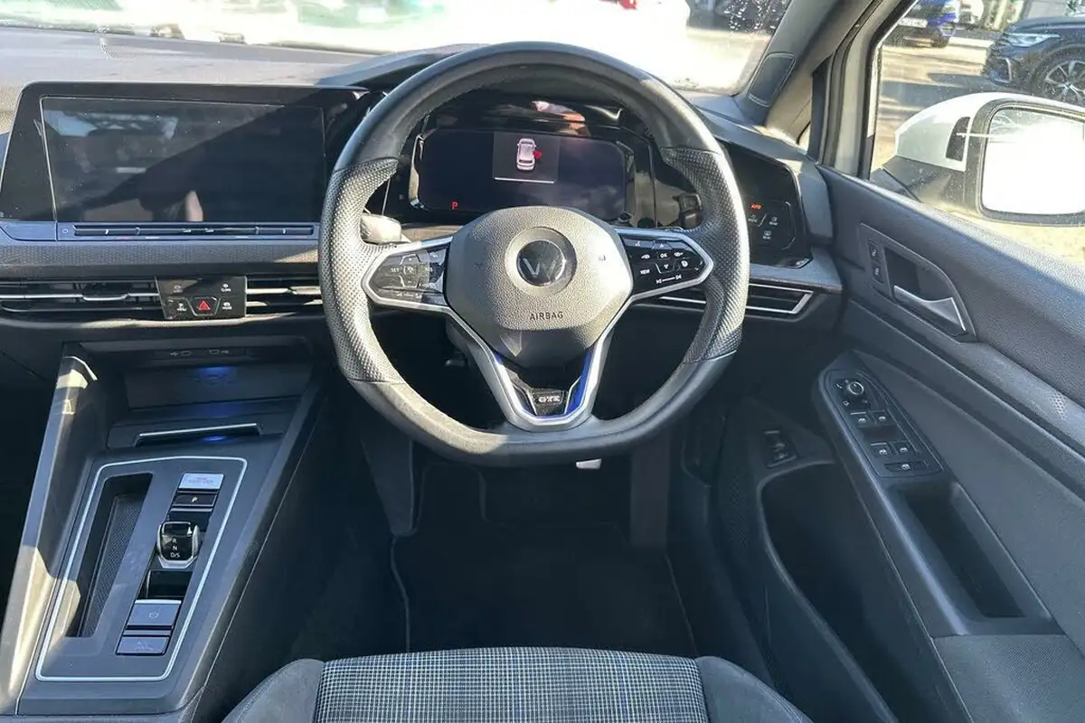 2021-volkswagen-golf-14-tsi-gte-big-46