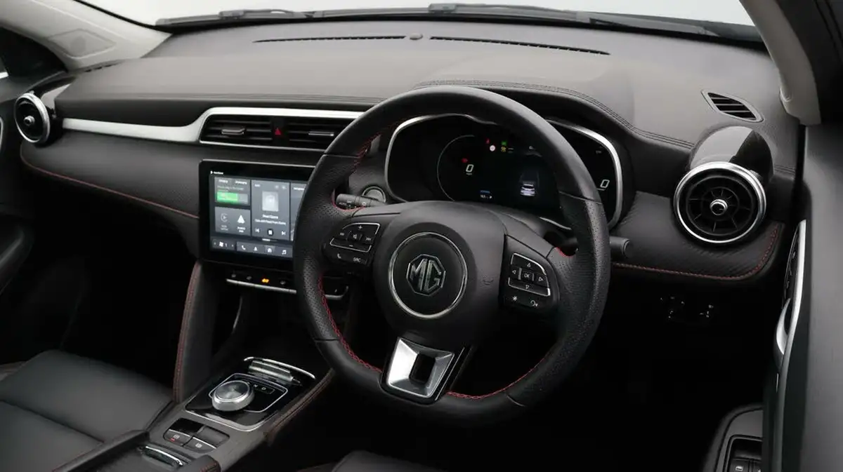 2023-mg-zs-suv-e-trophy-ev-156ps-long-range-big-9