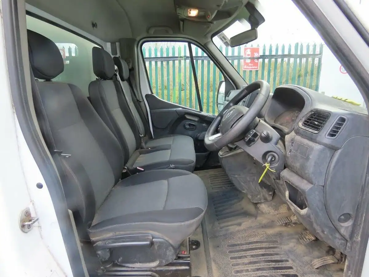 2020-renault-master-23dci-ll35-135-business-chassis-cab-big-6