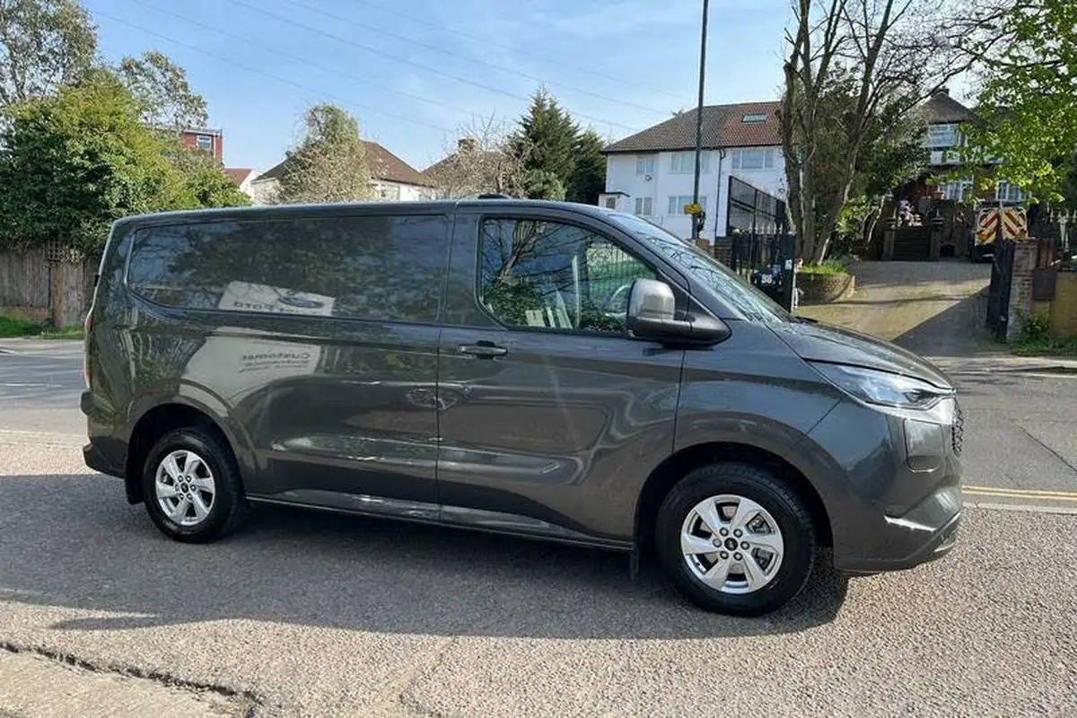 2024-ford-transit-custom-e-320-l1h1-limited-136ps-panel-van-big-26
