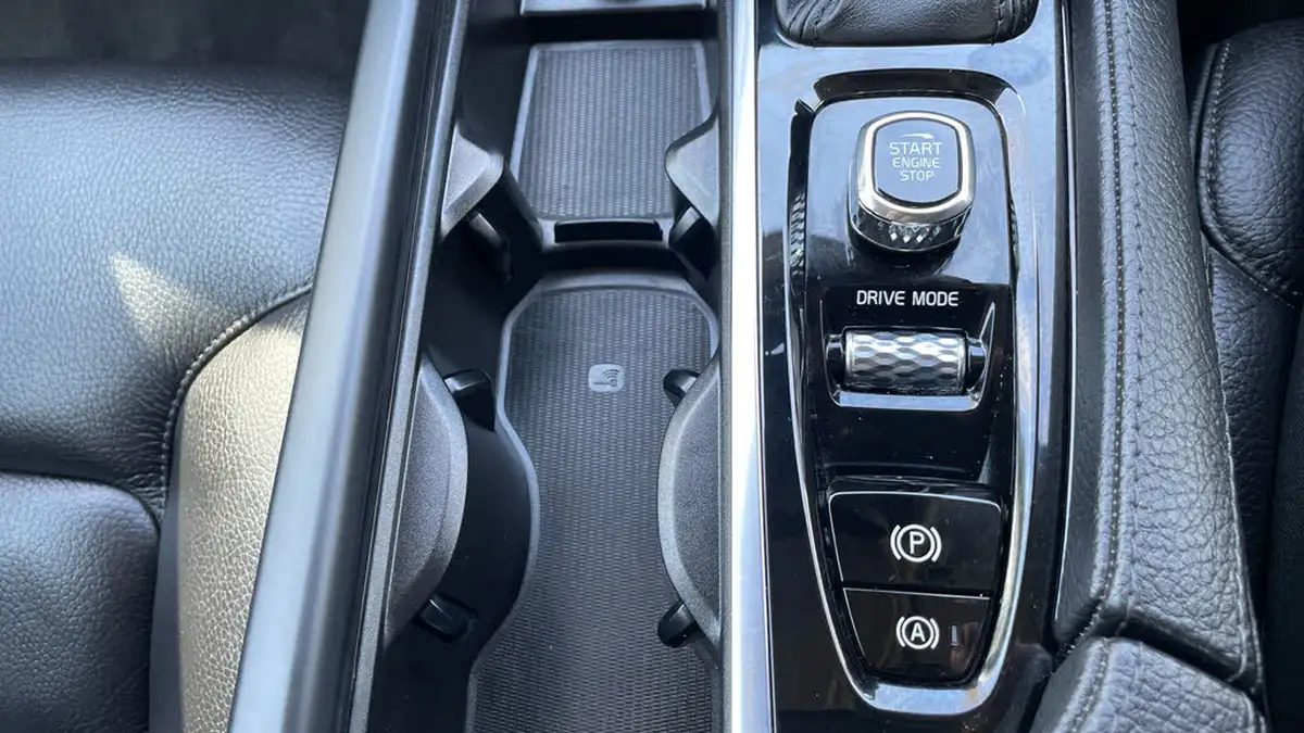 2018-volvo-v90-20-t4-momentum-big-20