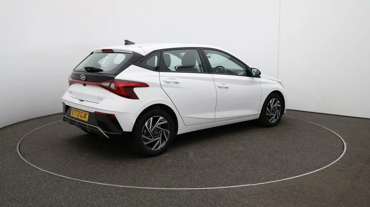 2024-hyundai-i20-10-t-gdi-advance-big-52