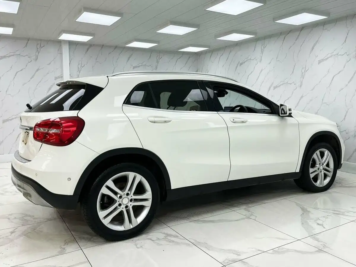2017-mercedes-benz-gla-class-21d-gla-200d-sport-premiumss-7g-dct-big-13