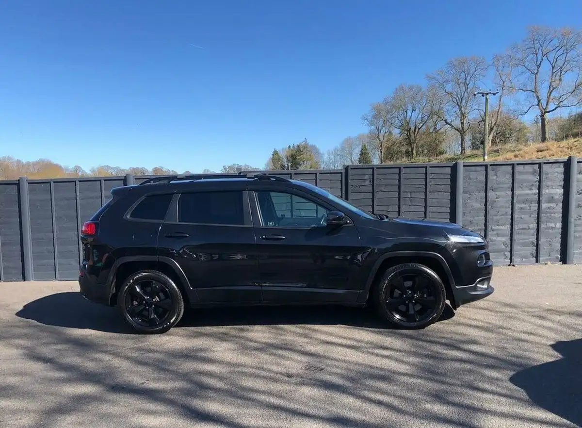 2017-jeep-cherokee-22multijet-ii-night-eagle-big-4