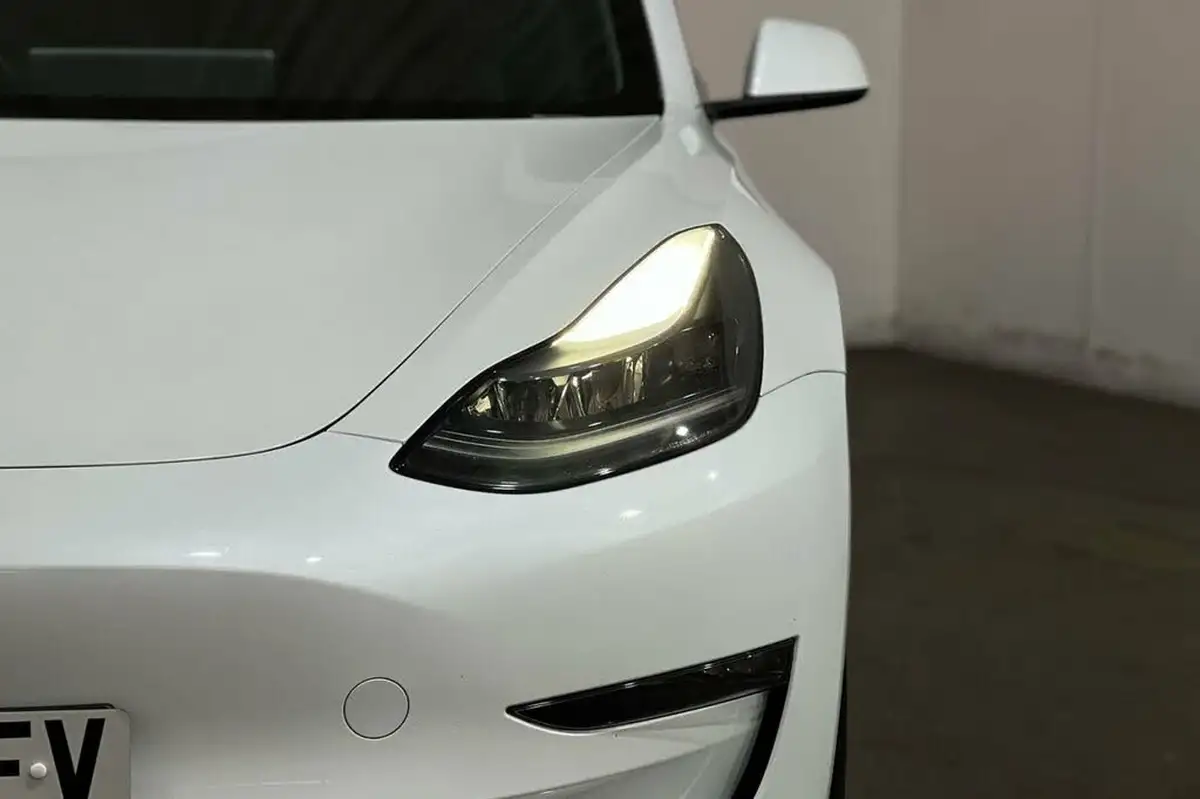 2022-tesla-model-3-e-long-range-big-15