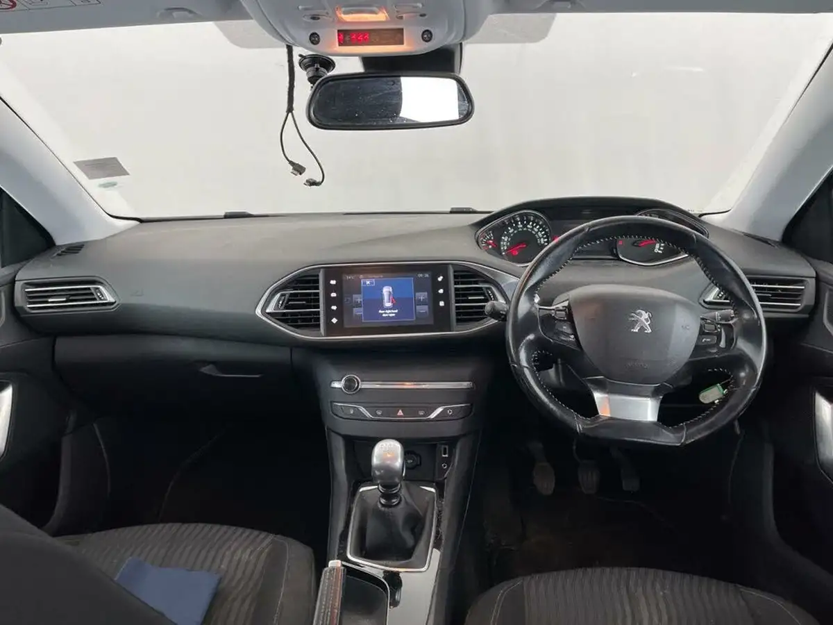 2017-peugeot-308-sw-16bluehdi-active-120bhp-big-8