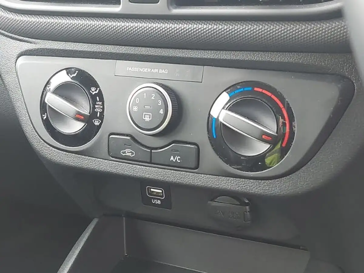 2022-hyundai-i10-10-se-connect-auto-big-17