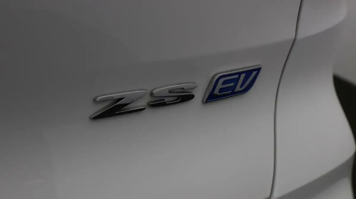 2023-mg-zs-suv-e-trophy-connect-ev-156ps-long-range-big-19