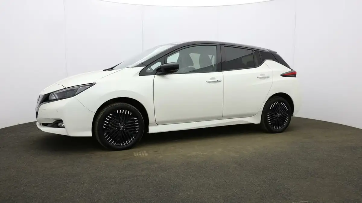 2022-nissan-leaf-e-e-tekna-59kwh-big-33