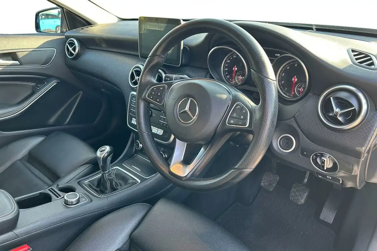 2016-mercedes-benz-a-class-16-a200-sport-ss-big-1