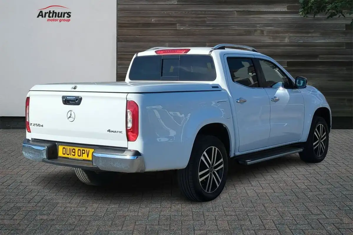 2019-mercedes-benz-x-class-23td-250-power-big-2